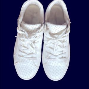 American Eagle outfitters white women great preowned Sneakers, size 7